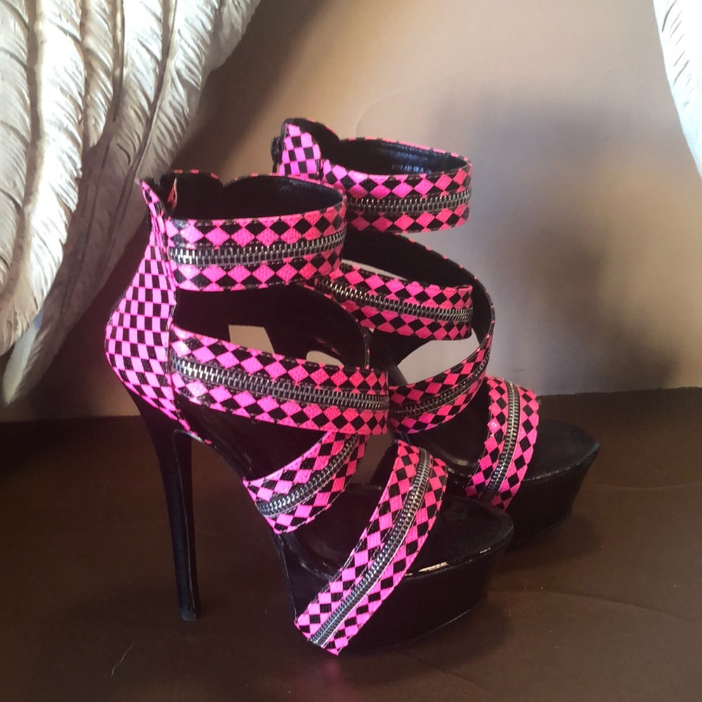 80’s style fun platform heels by shoe dazzle